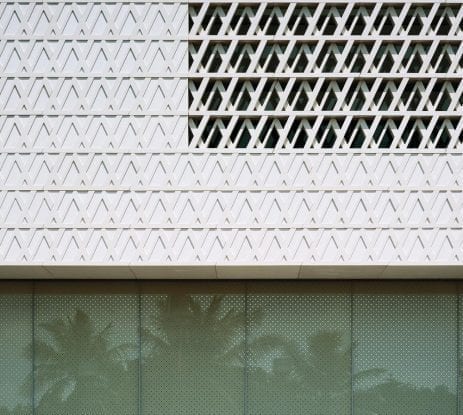 DET 2008 10 1086 Louis Vuitton Flagship Store in Guam Barthelemy Grino Architectes 2